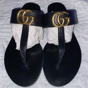 Leather thong sandal with Double G